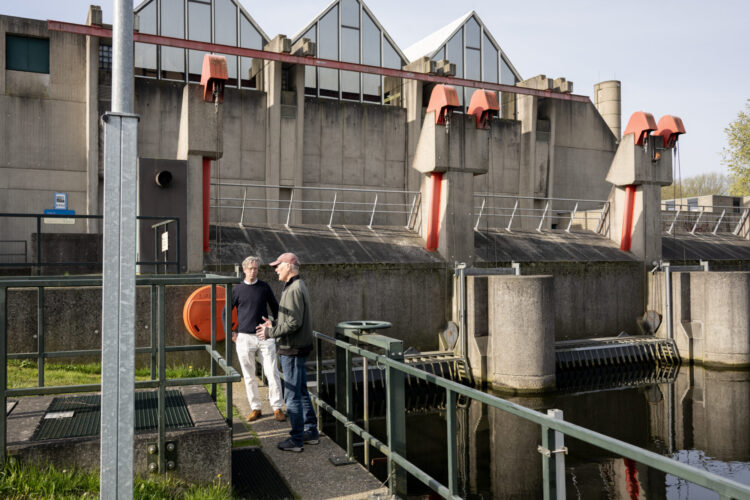 Michiel (Marineterrein) en Geert (stadsecoloog) voor Boezemgemaal Halfweg